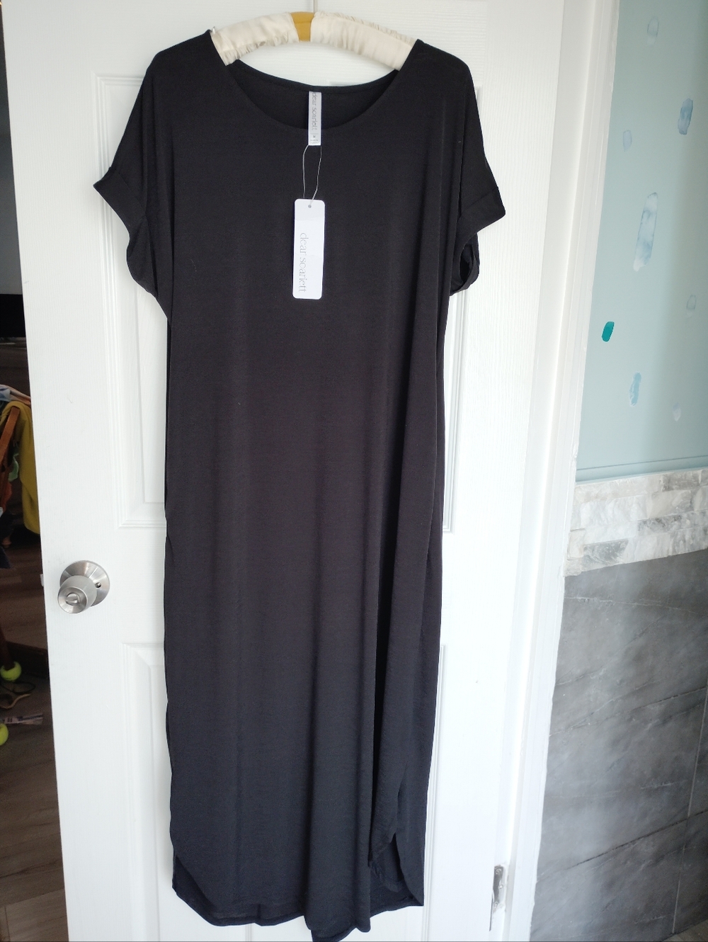 Black Women’s Short Sleeve Midi Dress Slinky Travel Friendly Size Medium NWT